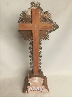 Rare ancien crucifix doré à la feuille d'or d'époque et style Louis-Philippe