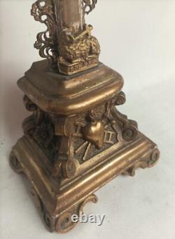 Rare ancien crucifix doré à la feuille d'or d'époque et style Louis-Philippe