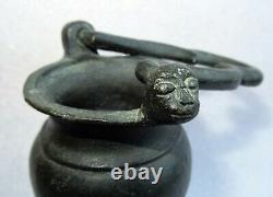 Rare bénitier de chevet anthropomorphe en bronze haute époque