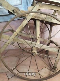 Rare charrette à bras enfant pousse-pousse en bois art populaire