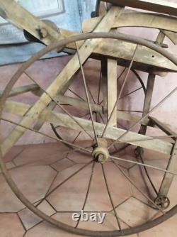 Rare charrette à bras enfant pousse-pousse en bois art populaire
