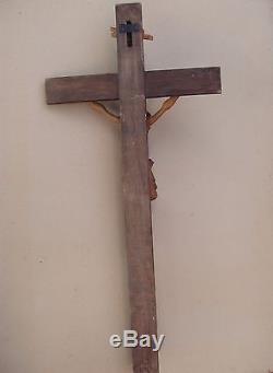 Remarquable grand crucifix en bois sculpté fin XIXe siècle