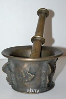 SUPERBE MORTIER BRONZE A AILETTES et SON PILON HAUTE EPOQUE MORTAR XVIIe