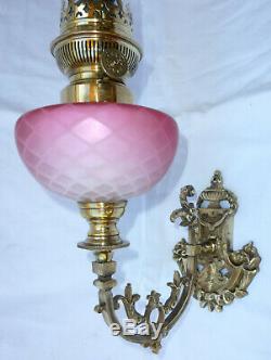 Superbe APPLIQUE LAMPE À PÉTROLE bronze toupie rose (BACCARAT) XIXe
