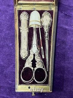 Superbe Et Ancien Nécessaire De Couture En Argent Dans Son Coffret Bois Noble