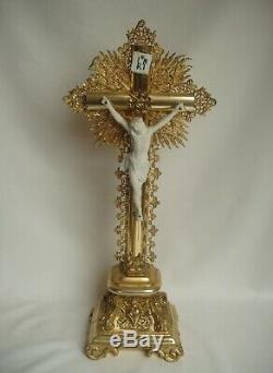 Superbe crucifix doré à la feuille d'or Epoque Louis-Philippe