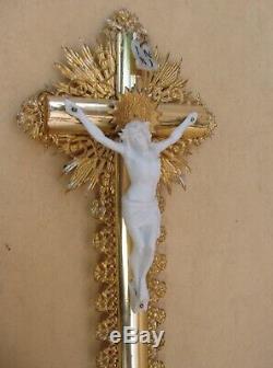 Superbe crucifix doré à la feuille d'or- Epoque Louis-Philippe