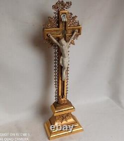 Superbe crucifix doré à la feuille d'or fin XIXe siècle