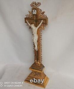 Superbe crucifix doré à la feuille d'or fin XIXe siècle