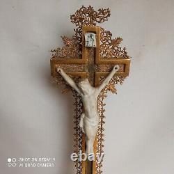 Superbe crucifix doré à la feuille d'or fin XIXe siècle