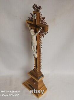 Superbe crucifix doré à la feuille d'or fin XIXe siècle