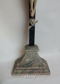 Superbe et rare grand crucifix en bois sculpté fin XVIII / début XIX S. 77 cm