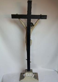 Superbe et rare grand crucifix en bois sculpté fin XVIII / début XIX S. 77 cm