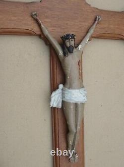 Superbe et rare grand crucifix mural en bois sculpté début XIX S. 80 cm