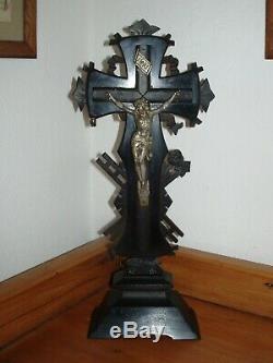 Superbe et rare important crucifix Napoléon III en bois laqué noir