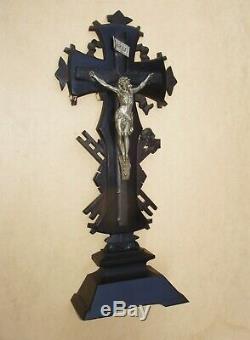 Superbe et rare important crucifix Napoléon III en bois laqué noir
