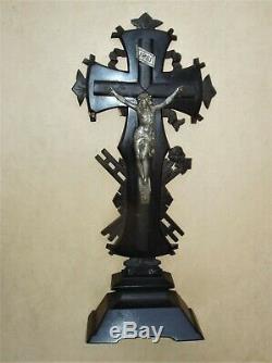 Superbe et rare important crucifix Napoléon III en bois laqué noir