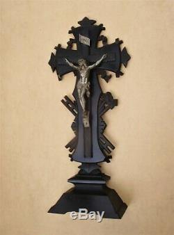 Superbe et rare important crucifix Napoléon III en bois laqué noir