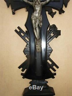 Superbe et rare important crucifix Napoléon III en bois laqué noir