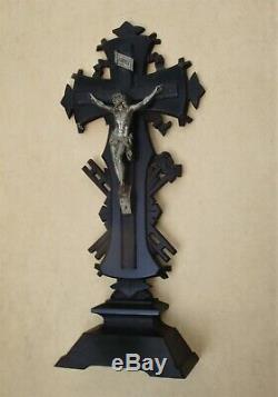 Superbe et rare important crucifix Napoléon III en bois laqué noir