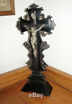 Superbe et rare important crucifix Napoléon III en bois laqué noir