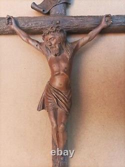 Superbe grand crucifix en noyer sculpté fin XIX / début XIX S. 80 cm