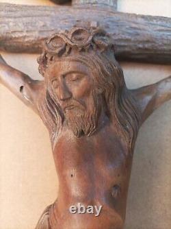 Superbe grand crucifix en noyer sculpté fin XIX / début XIX S. 80 cm