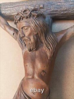 Superbe grand crucifix en noyer sculpté fin XIX / début XIX S. 80 cm