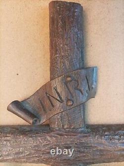 Superbe grand crucifix en noyer sculpté fin XIX / début XIX S. 80 cm