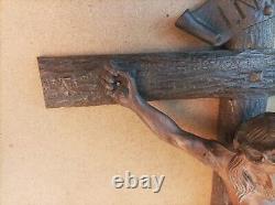 Superbe grand crucifix en noyer sculpté fin XIX / début XIX S. 80 cm