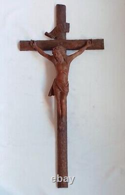 Superbe grand crucifix en noyer sculpté fin XIX / début XIX S. 80 cm