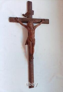 Superbe grand crucifix en noyer sculpté fin XIX / début XIX S. 80 cm