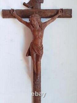 Superbe grand crucifix en noyer sculpté fin XIX / début XIX S. 80 cm