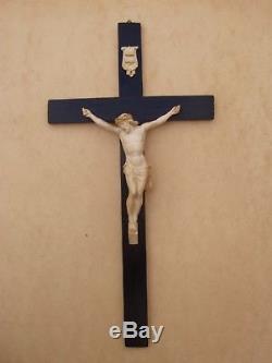 Superbe grand crucifix mural Napoléon III en bois laqué