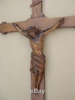 Superbe grand crucifix mural Napoléon III en bois sculpté excellent état