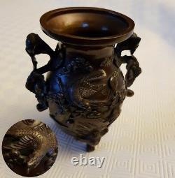 Superbe vase bronze Japon japanese époque Meiji décor phonix et plante 19 th