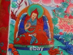 THANKA art bouddhiste du Tibet représente GURU RIMPOCHE dimension 68 sur 118 cm