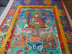 THANKA art bouddhiste du Tibet représente GURU RIMPOCHE dimension 68 sur 118 cm