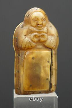 Tabatière 19th corne probablement Inuit ou nord Russie, old tobacco snuff box