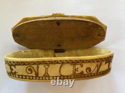 Tabatière ancienne Patronymique En Os Gravé. Art Populaire XIXème