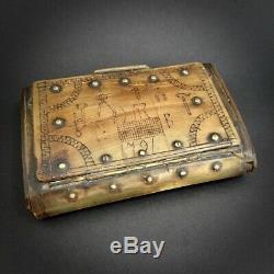 Tabatière datée 1791 outils du maréchal-ferrant Art populaire XVIIIe snuffbox