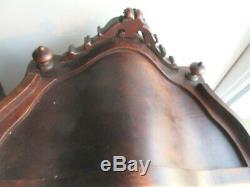 Tabernacle en bois, porte galbée, fronton chapeau de gendarme style Louis XV