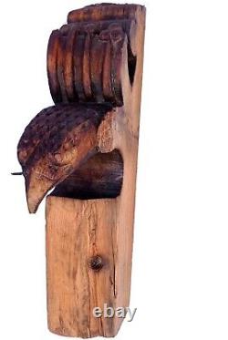 Tête d'aigle bois sculpté sur chevron, charpente de toit Antiquité 59cm