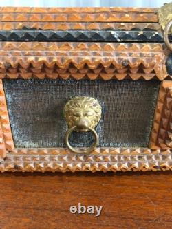 Tramp Art Coffret A Couture Ou A Bijoux En Bois Sculpté, Art Populaire