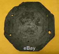 Très rare cadran solaire en ardoise datant du 17eme siecle blason chevalier