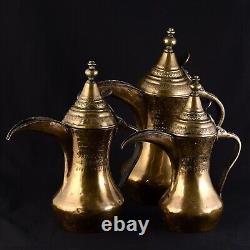 Trois Dallah en laiton fin XIXe siècle Cafetière Art Islamique Persan B4.1