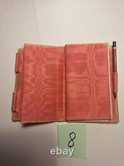 Un carnet de note souvenirs + 2 trousses en nacre pour couturières LOT 8