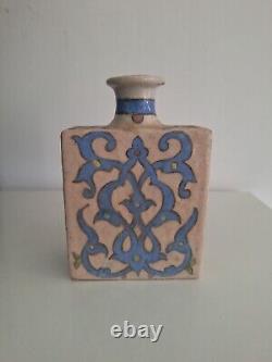 Vase, Bouteille céramique Kadjar Iznik Perse décor à fleurs bleu
