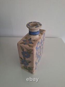 Vase, Bouteille céramique Kadjar Iznik Perse décor à fleurs bleu