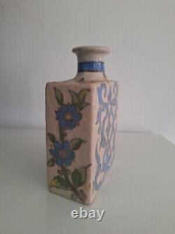 Vase, Bouteille céramique Kadjar Iznik Perse décor à fleurs bleu